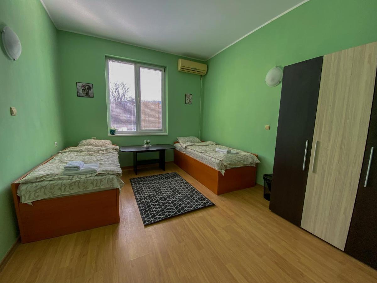 Пансион - Димитър Хадживасилев Svishtov Exteriör bild