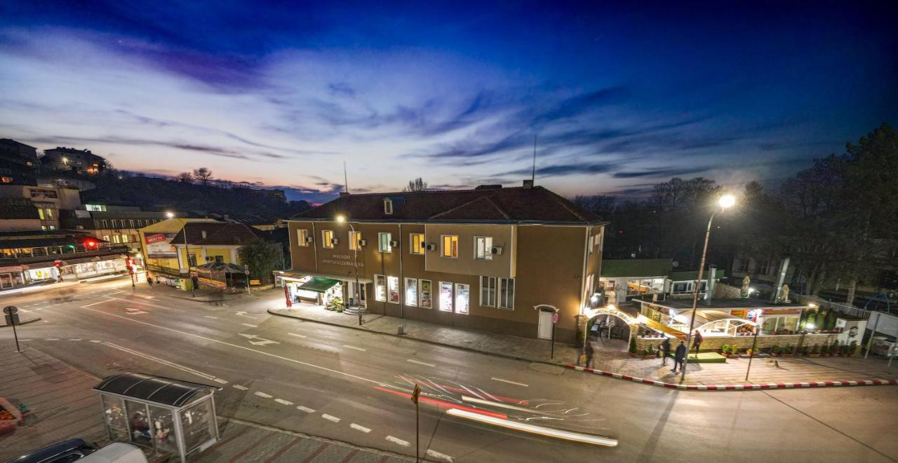 Пансион - Димитър Хадживасилев Svishtov Exteriör bild