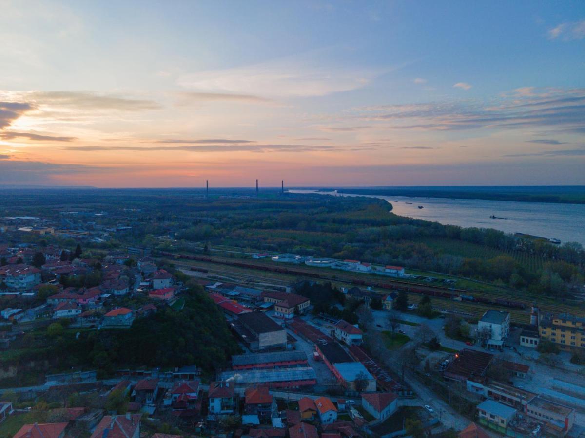 Пансион - Димитър Хадживасилев Svishtov Exteriör bild